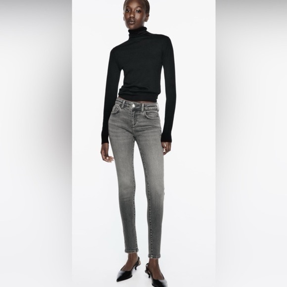 54. Zara • NWT Mid Rise Skinny Jeans - Picture 1 of 5